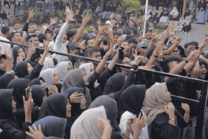 Meriahnya HUT ke-15 SMKN 1 Kawunganten Walau Diguyur Hujan