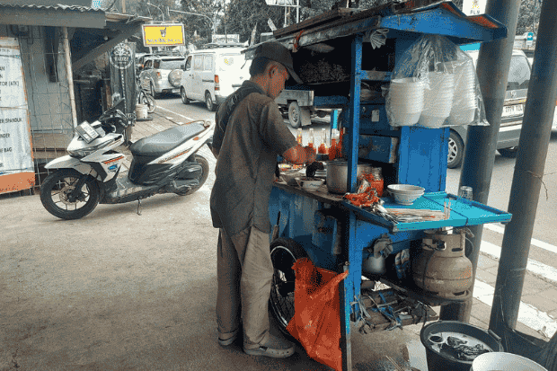 Mie Ayam Gerobak Abang-Abang Ikon Kuliner Jalanan dari Berbagai Daerah di Indonesia