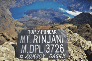 Gunung Rinjani Keindahan Kaldera dan Danau di Puncak Dewi Anjani