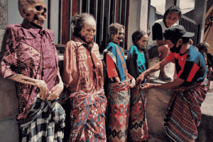 Ma_nene Tradisi Sakral Toraja yang Menyatukan Keluarga dan Leluhur