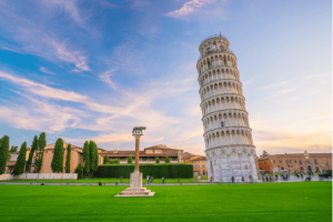 Menara Pisa Keajaiban Arsitektur Miring yang Menentang Gravitasi